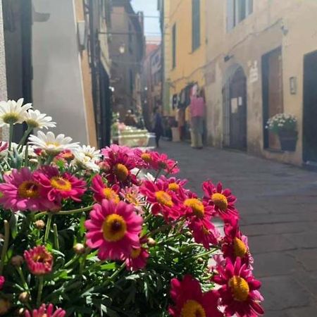 La Casa Sulla Piazzetta Apartment Albenga Luaran gambar