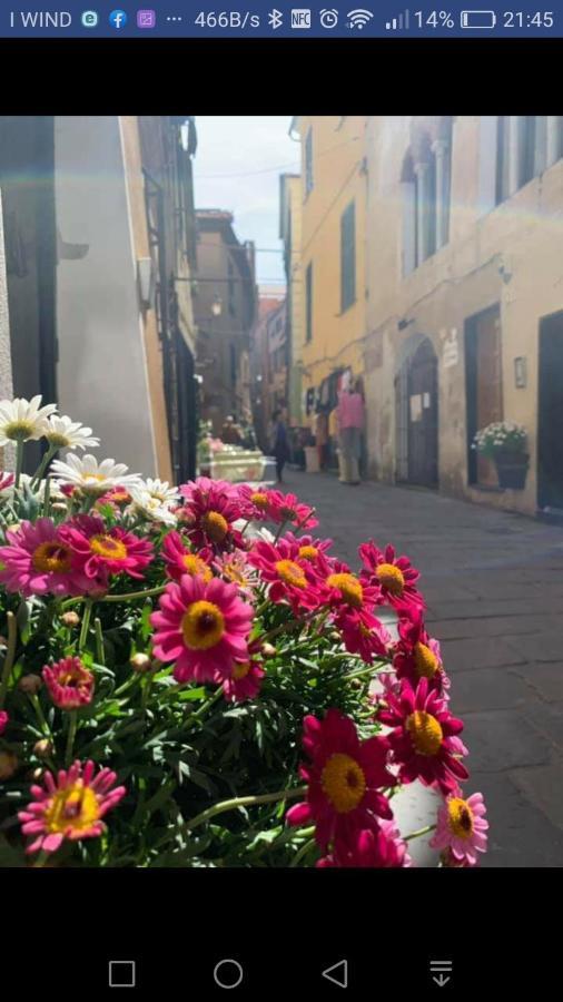 La Casa Sulla Piazzetta Apartment Albenga Luaran gambar