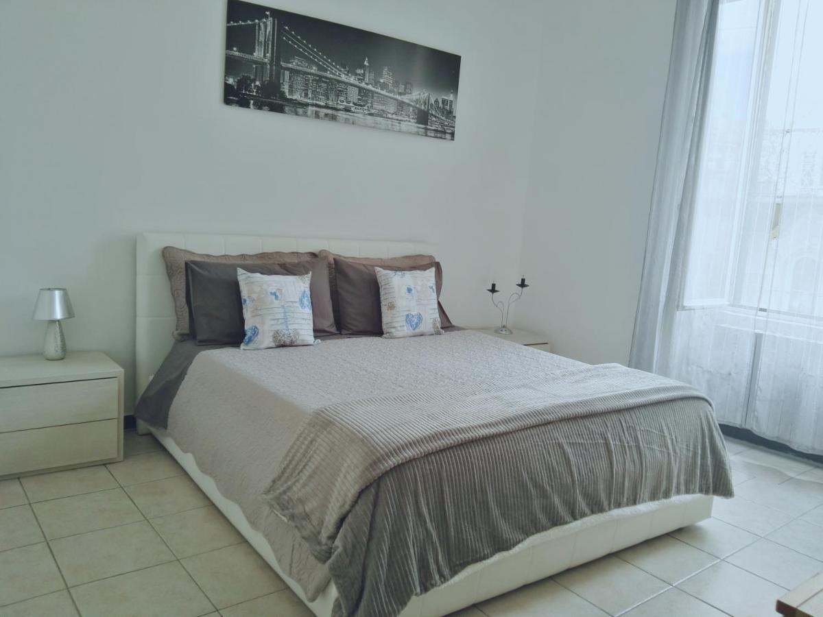 La Casa Sulla Piazzetta Apartment Albenga Luaran gambar